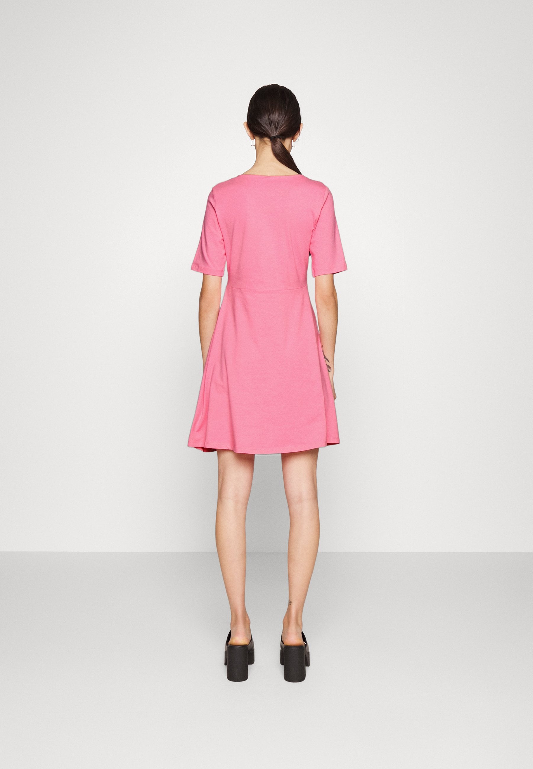 Pieces DRESS
