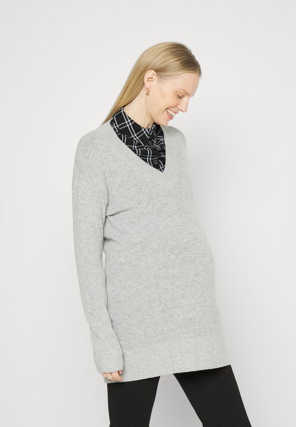 GAP Maternity V NECK