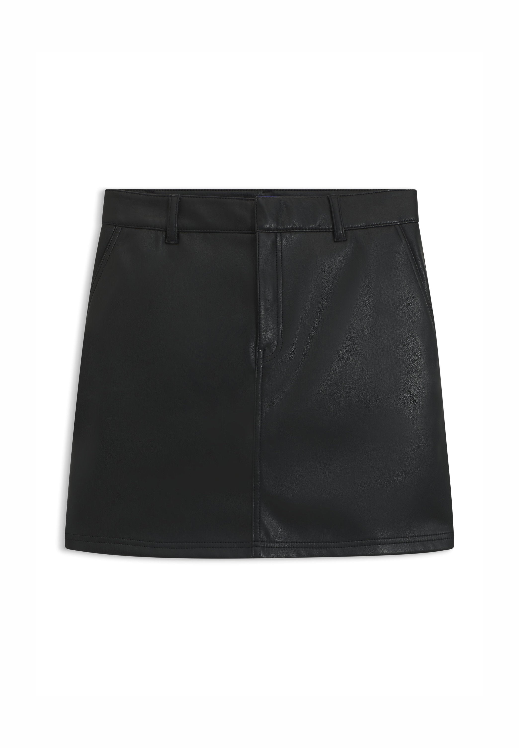Schwarzer Leder-Minirock mit tailliertem Design, ausgestattet mit einem Reißverschluss auf der Vorderseite, Gürtelschlaufen und sauberem Nähen. Glatte Textur mit eleganter Optik.