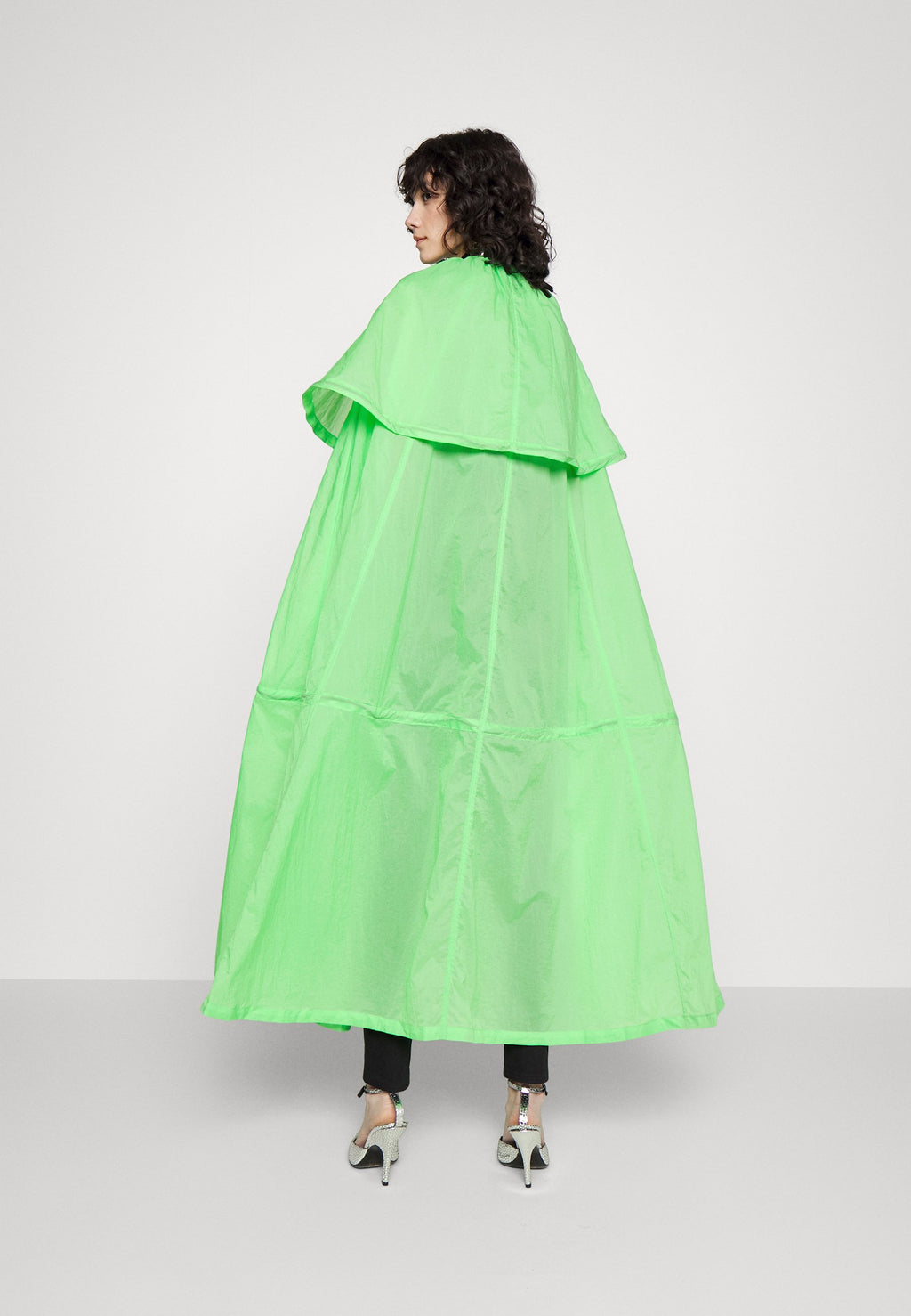 HUN'S PICK VOLUMINOUS RAINCOAT Media 4
