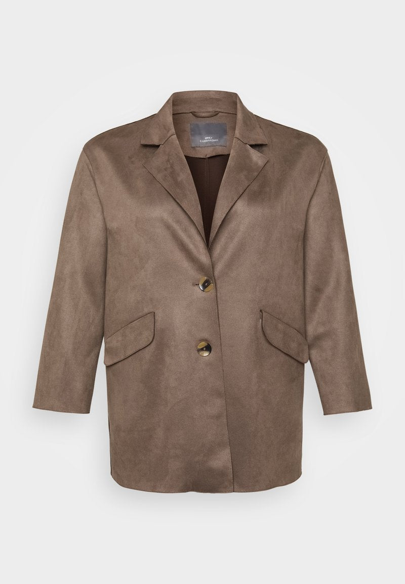 Brauner Kunstsuede-Blazer mit Reverskragen, zwei vorderen Taschen und einem einzelnen Knopfverschluss. Mit 3/4-Ärmeln.