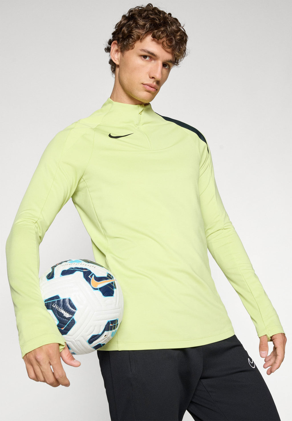 Nike Performance STRIKE T90