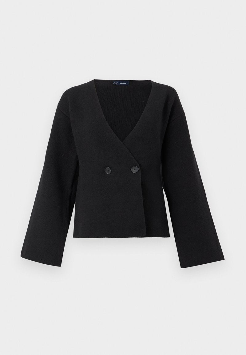 Schwarze Cropped-Jacke aus weichem Stoff, mit tiefem V-Ausschnitt, langen Ärmeln und zwei vorderen Knöpfen zum Schließen.