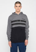 Grauer und schwarzer Kapuzenpullover mit einer Fronttasche, vertikalen Streifen auf der Brust und einer Kordelzugkapuze. Material aus Baumwollmischung.