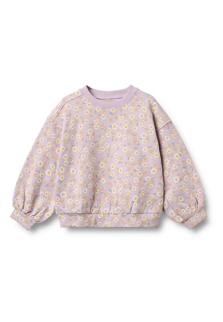 Fliederfarbener Pullover mit Blumenmuster, das kleine gelbe Gänseblümchen zeigt, langen Puffärmeln und einem gerippten Rundhalsausschnitt sowie Saum. Weiche Textur.