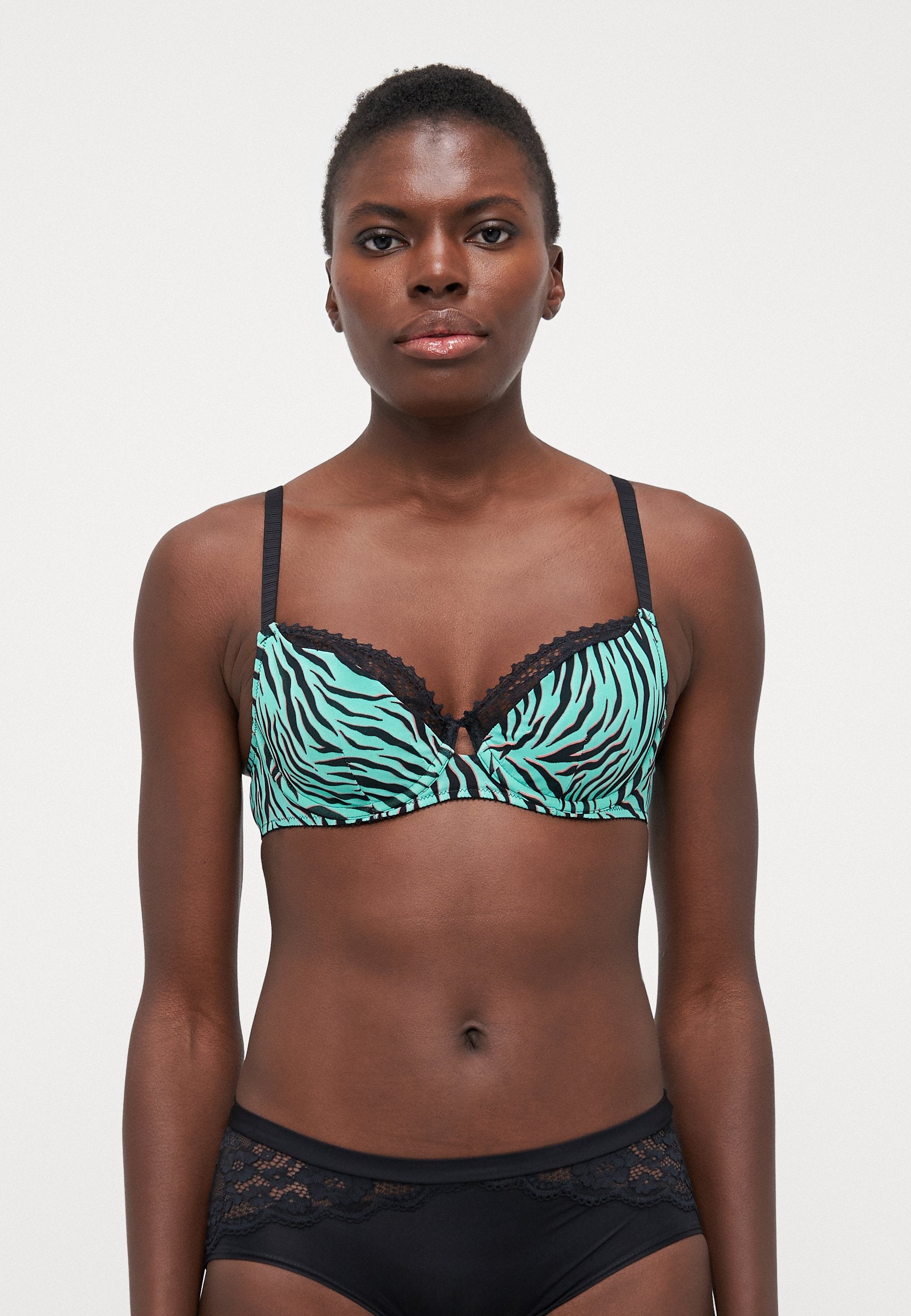 COVERING SPACER BRA Media 3