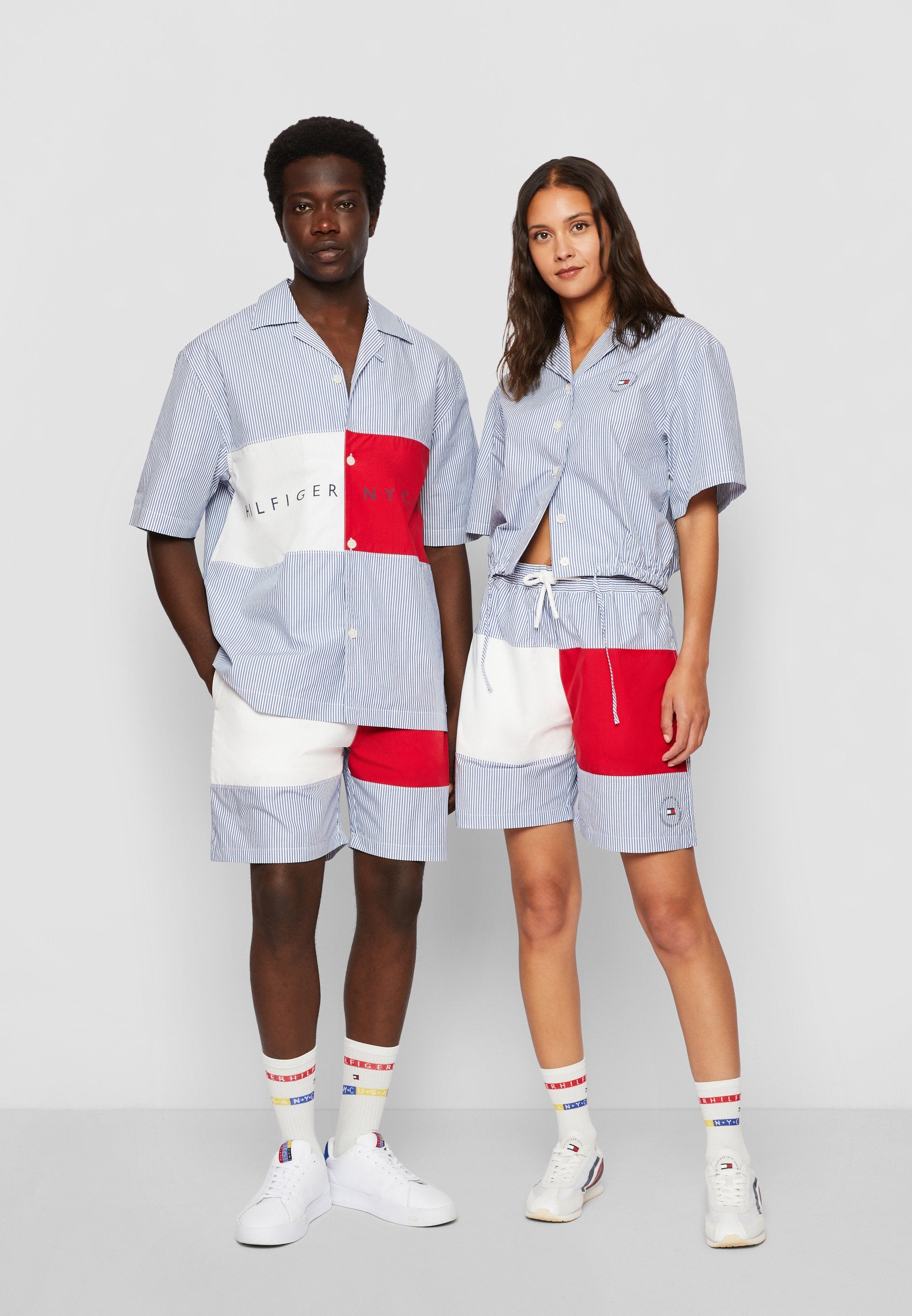 EXCLUSIVE UNISEX HILFIGER TEAM FLAG Media 3