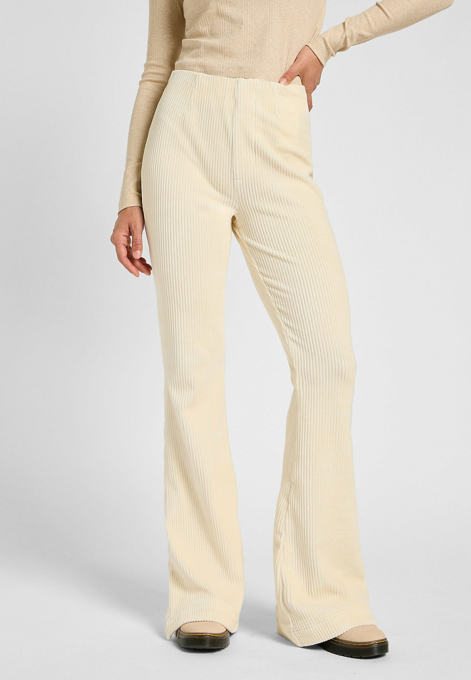 Lee PULL ON FLARE