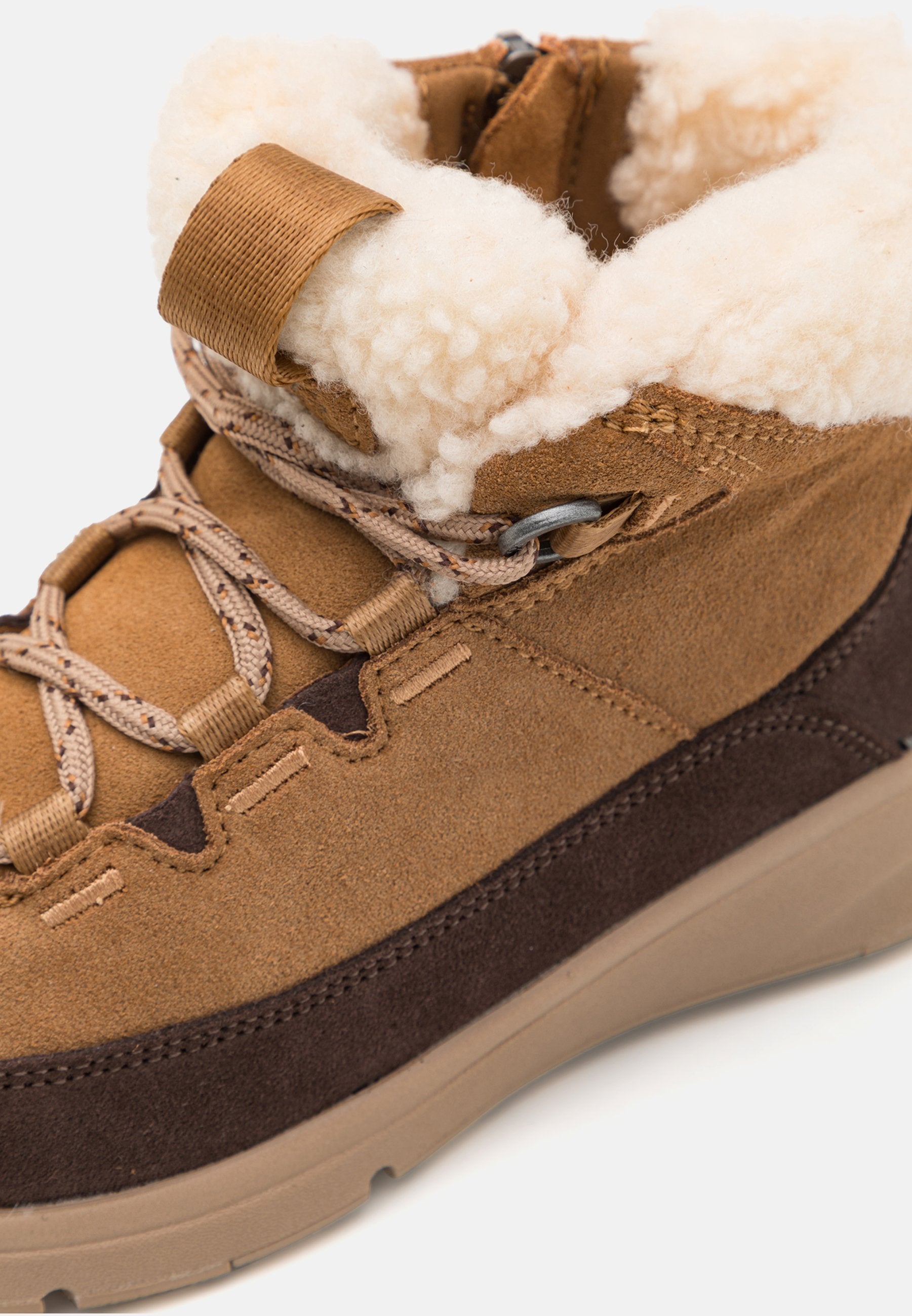 UGG TERRETRAIL COZY LACE UNISEX