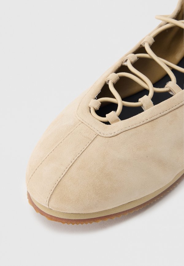 Polo Ralph Lauren THE SUEDE LACE-UP BALLERINA SNEAKER