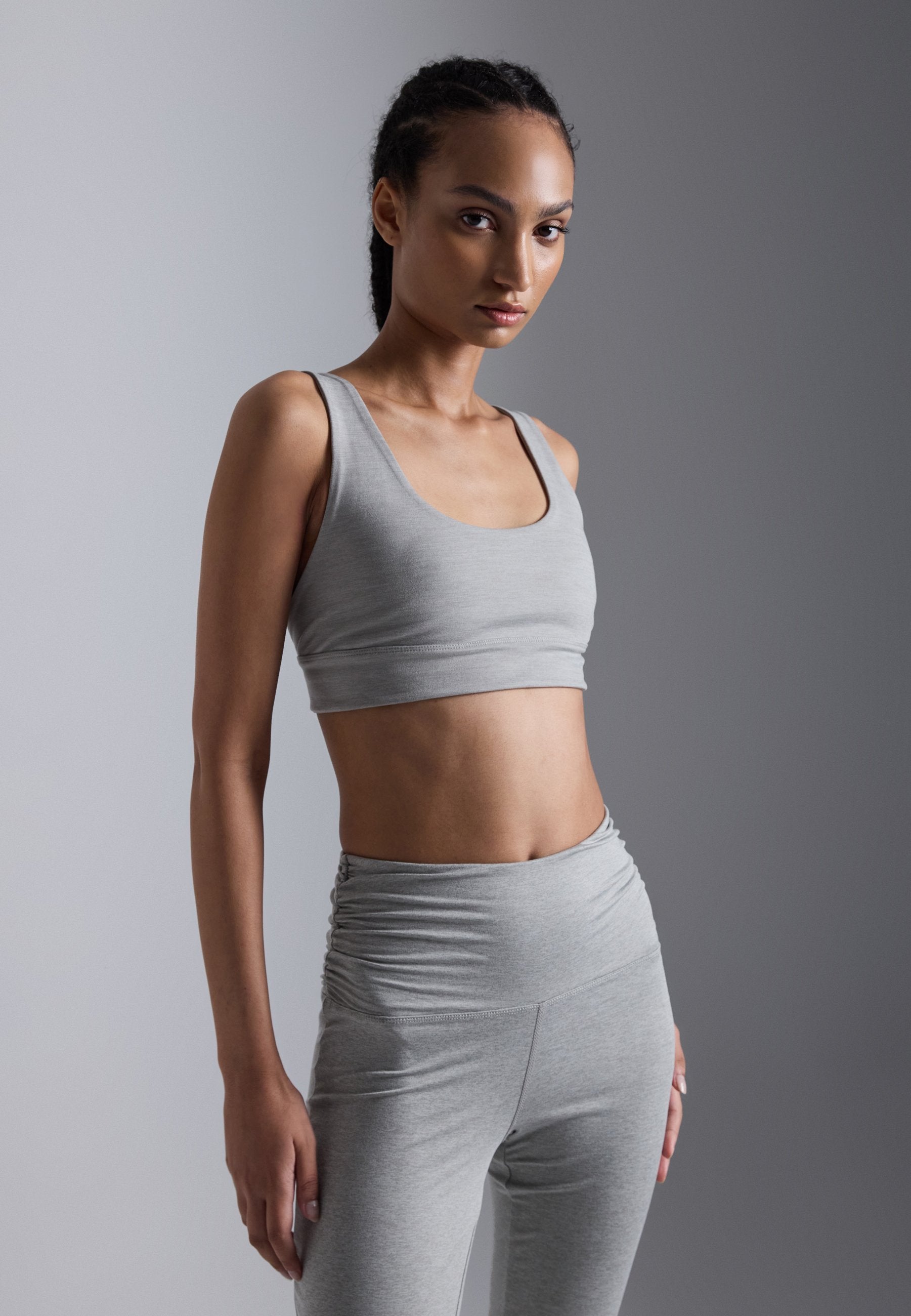Even&Odd active MEDIUM SUPPORT SPORTS BRA WITH SIDE DETAIL
