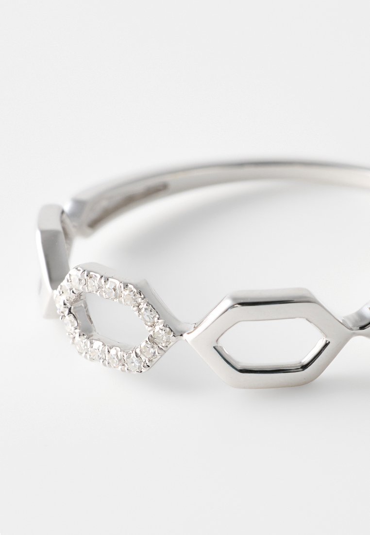 Le Diamantaire 0.4 CT DIAMOND
