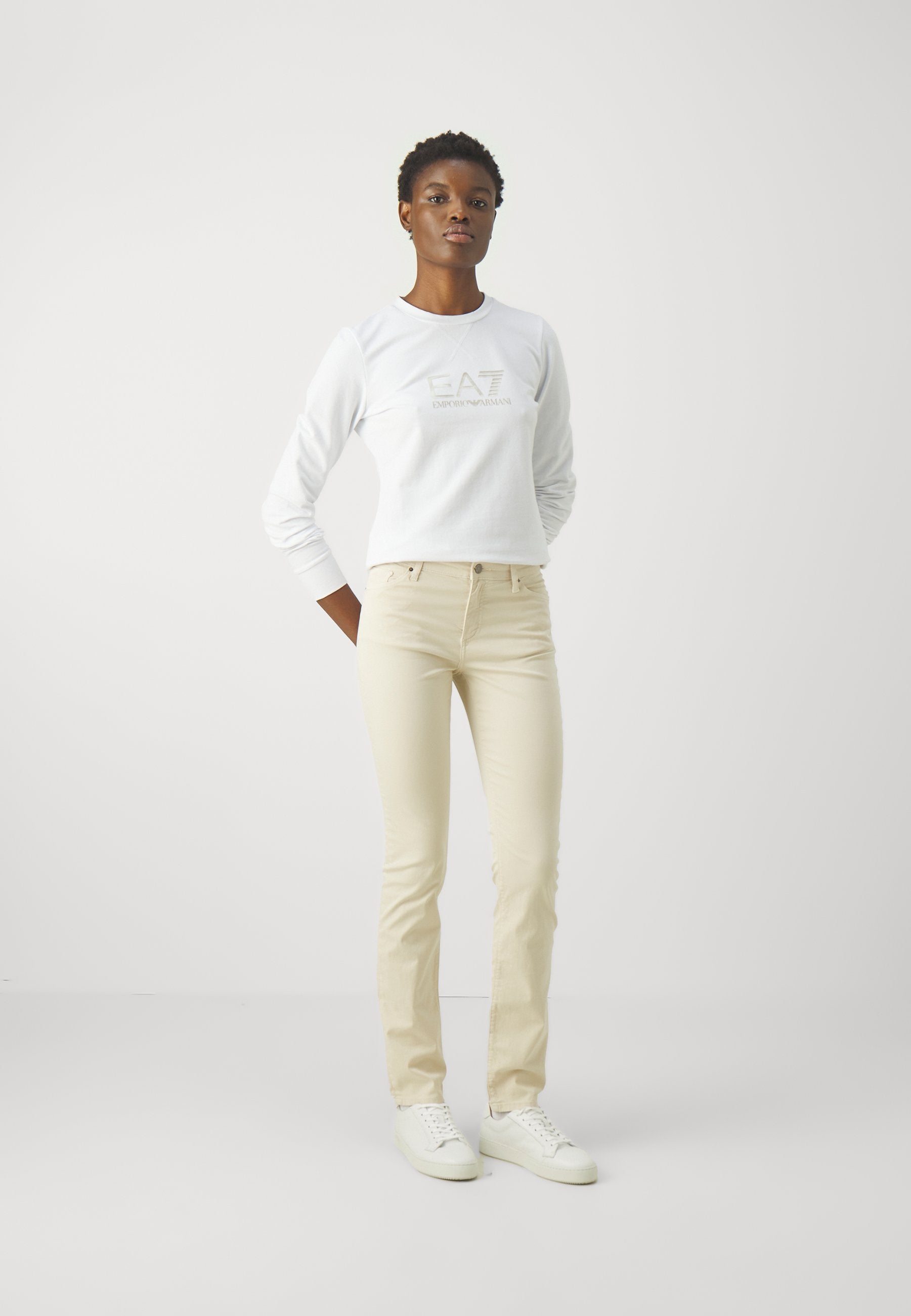 REGULAR FIT Media 2