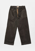 Braune Cordhose mit geradem Bein-Design, einem elastischen Bund und einem Kordelzug. Verfügt über vordere Taschen und eine vertikal gerippte Textur.