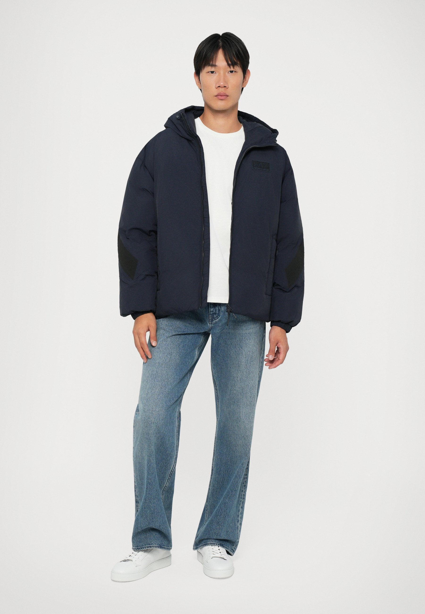 MOUNTAIN HOODED JACKET LOGO Media 2