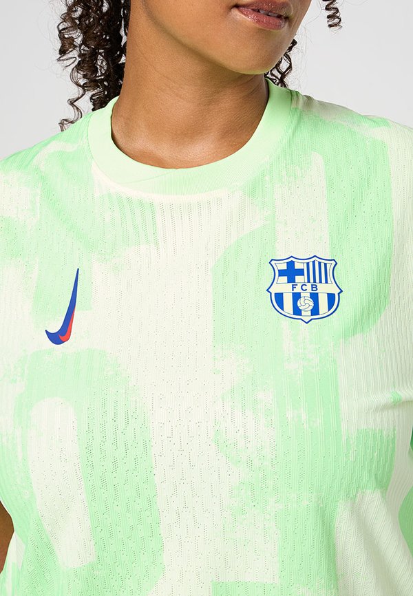Nike Performance