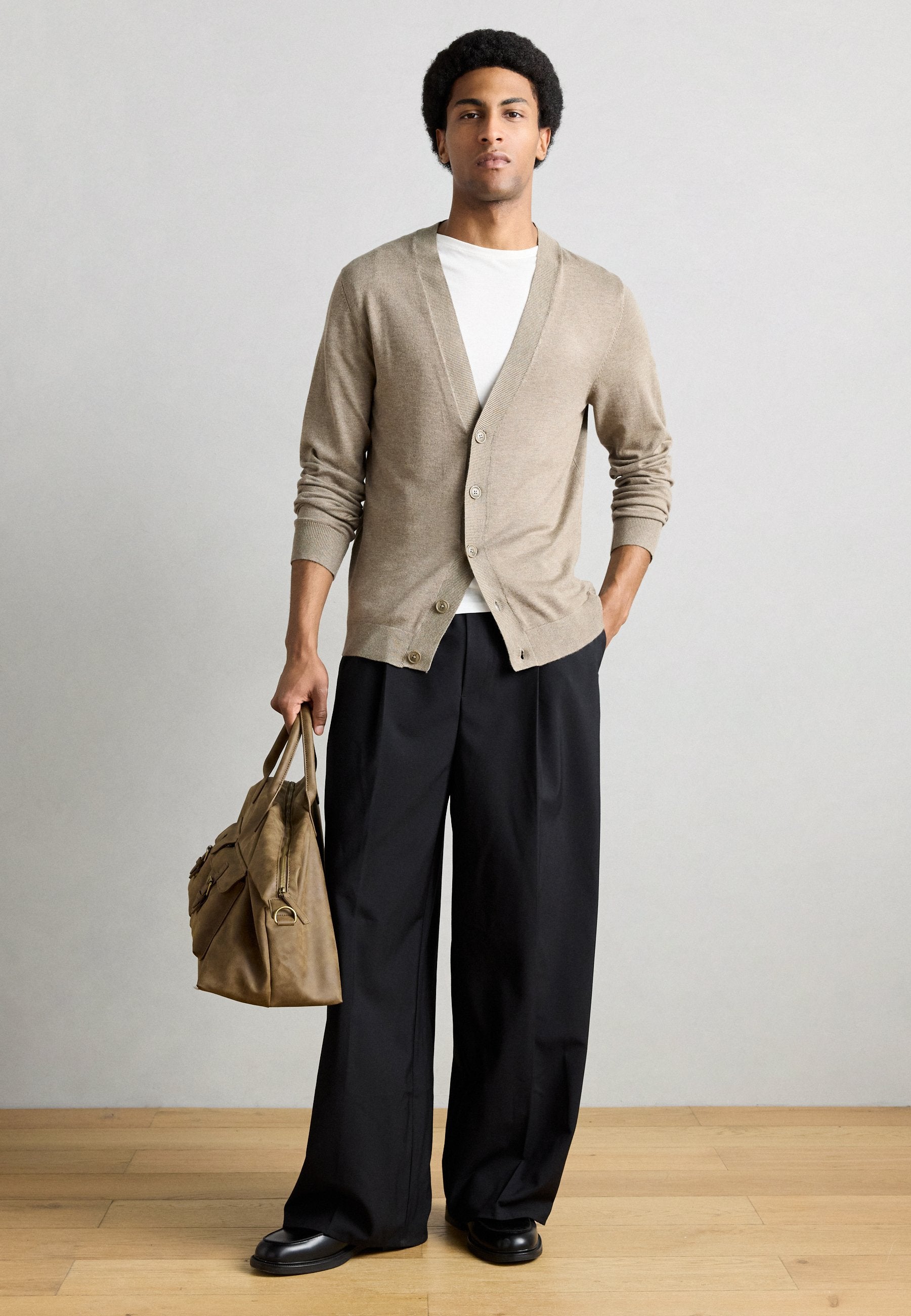 V NECK BUTTON CARDIGAN Media 2