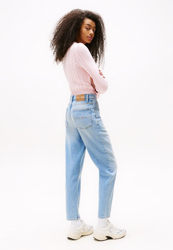 Tommy Jeans MOM