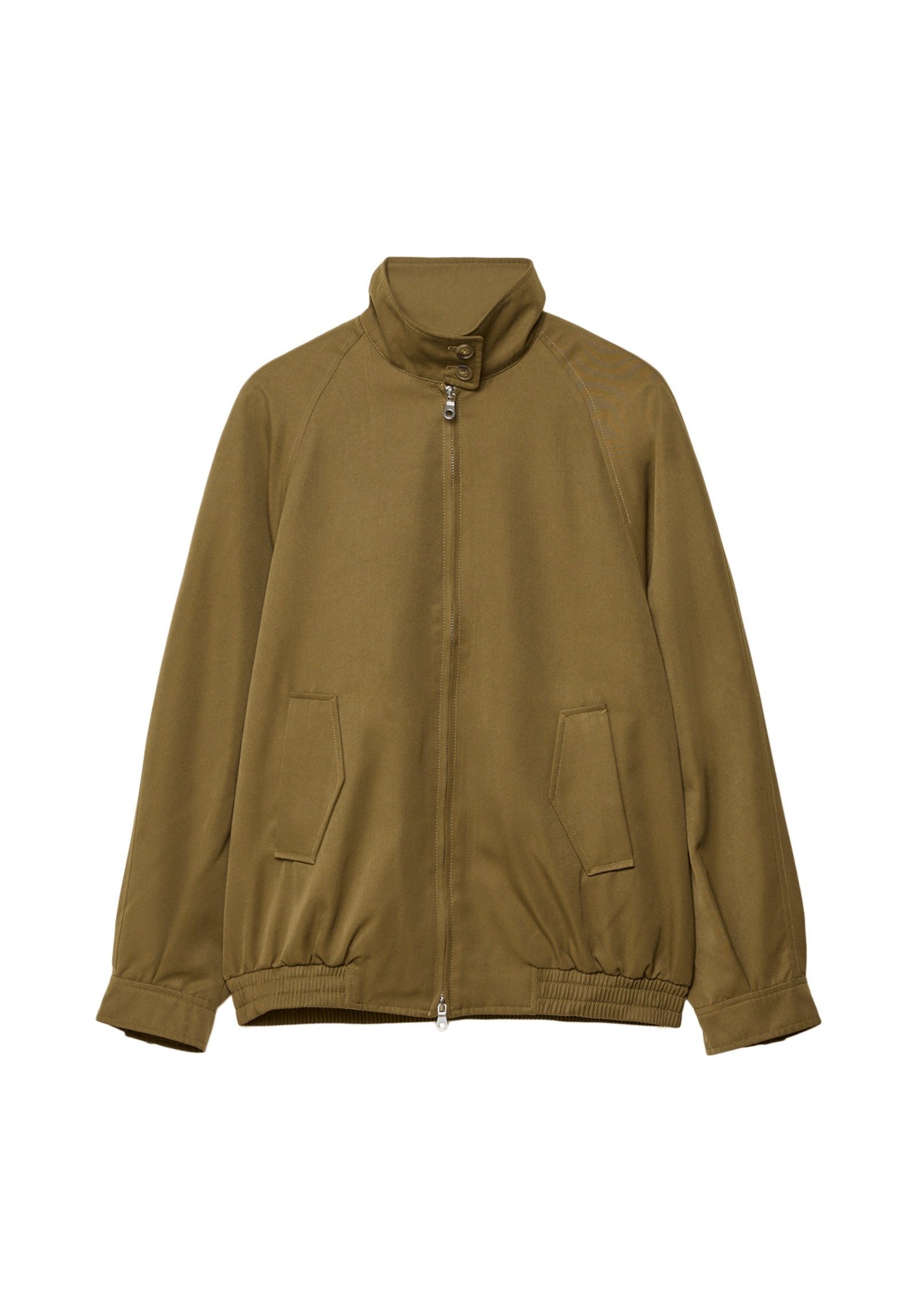 Olivgrüne Jacke aus glattem Stoff mit höherem Kragen, Frontreißverschluss, zwei Seiten Taschen sowie elastischem Saum und Bündchen.