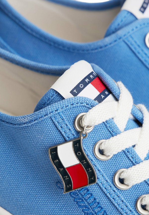 Tommy Jeans CANVAS PLATFORM TRAINERS WITH CHARMS