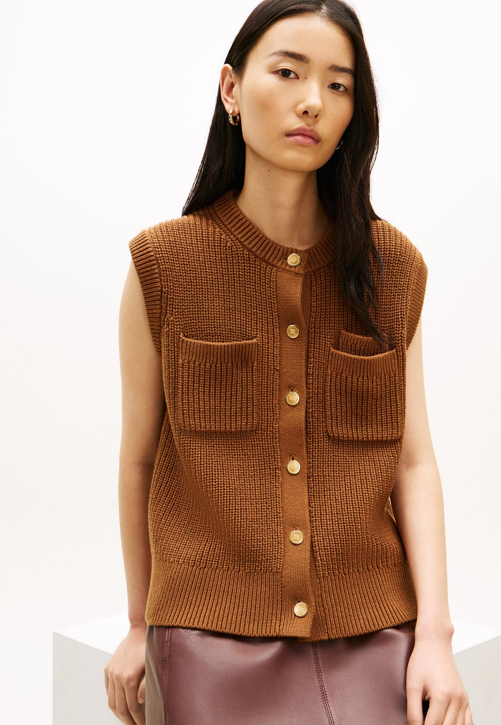 GOLD-TONE BUTTON RIB-KNIT VEST Media 5
