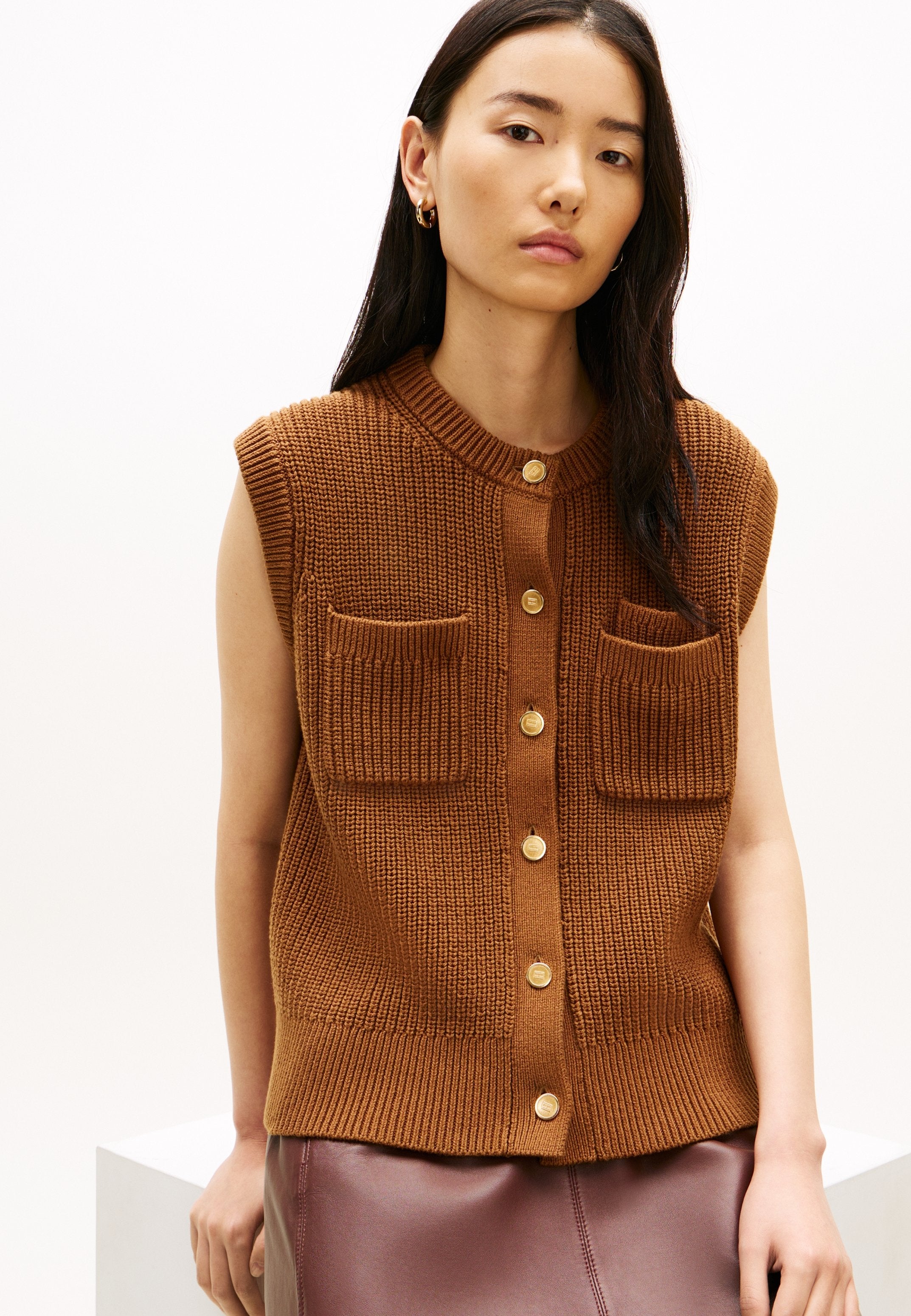 GOLD-TONE BUTTON RIB-KNIT VEST Media 5