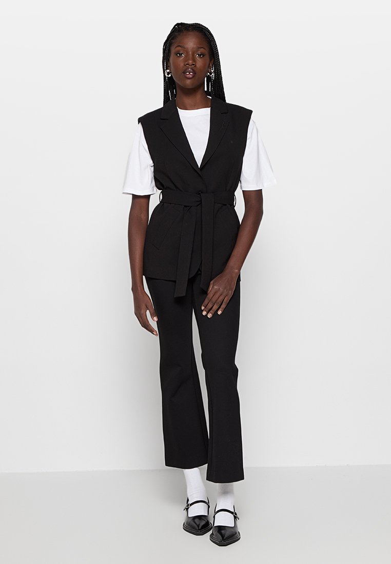 KARL LAGERFELD Weste Media 2