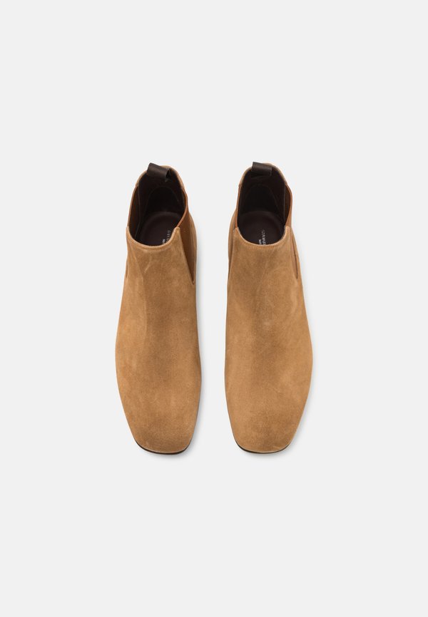 Stuart Weitzman ADWIN
