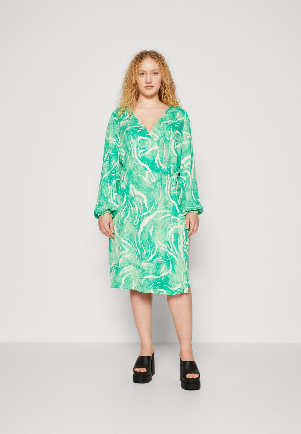 Selected FIOLA LS WRAP DRESS CURVE