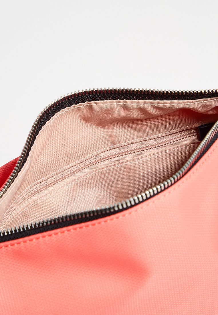 Mandarina Duck STYLE