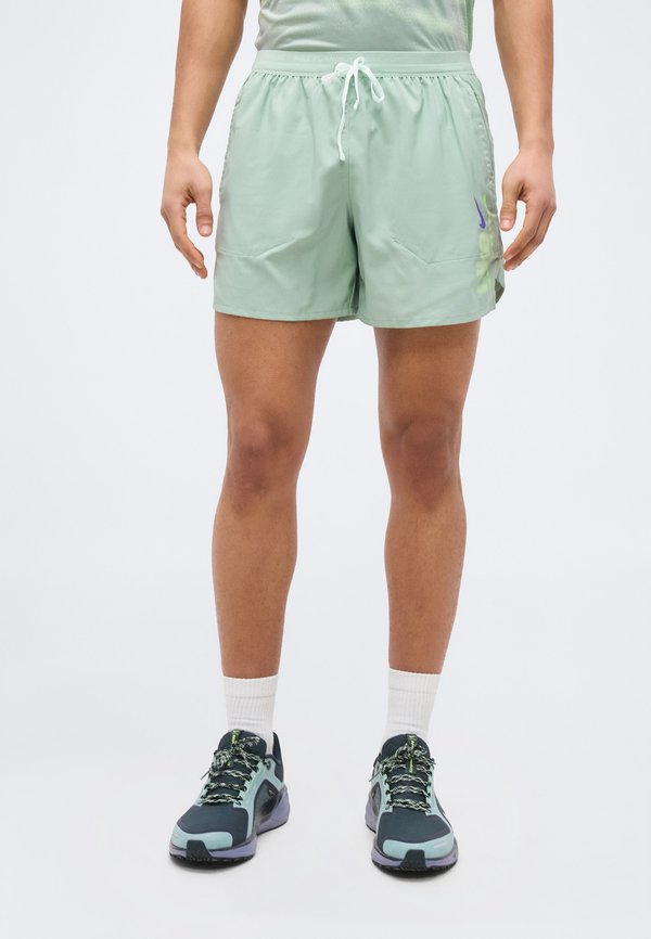 Nike Performance STRIDE SHORT - Sports shorts - steam/barely volt
