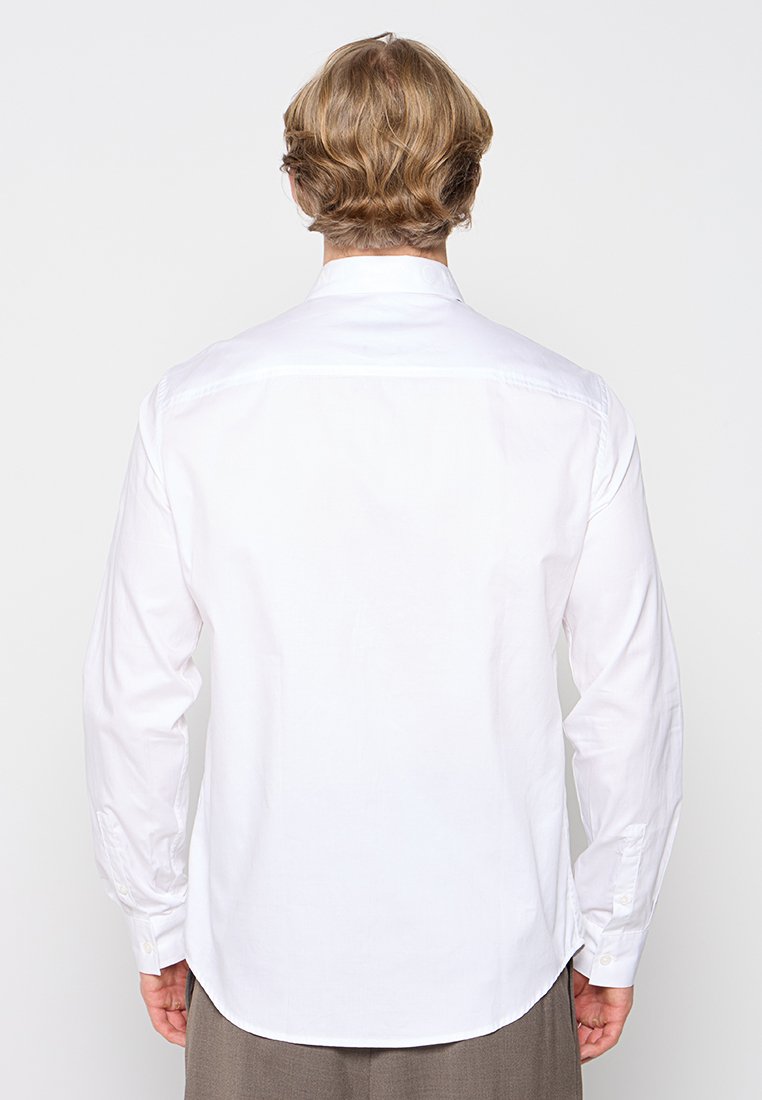 REGULAR FIT Media 4