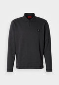 Langarm-Poloshirt aus dunkelgrauem Stoff, mit klassischem Kragen, Zweiknopf-Leiste und kleinem schwarzem Logo auf der Brust.