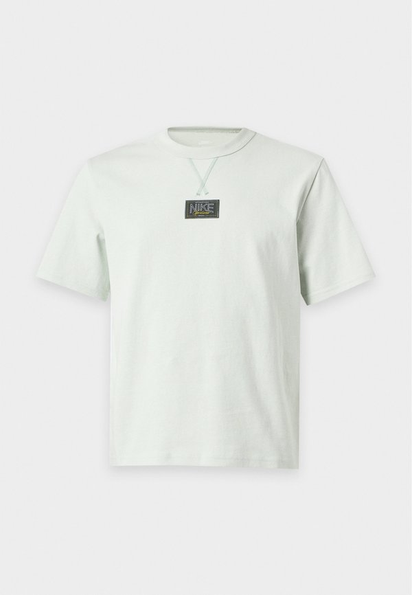 Nike Sportswear TEE TAILORED PREM PATCH - Basic T-shirt - jade aura