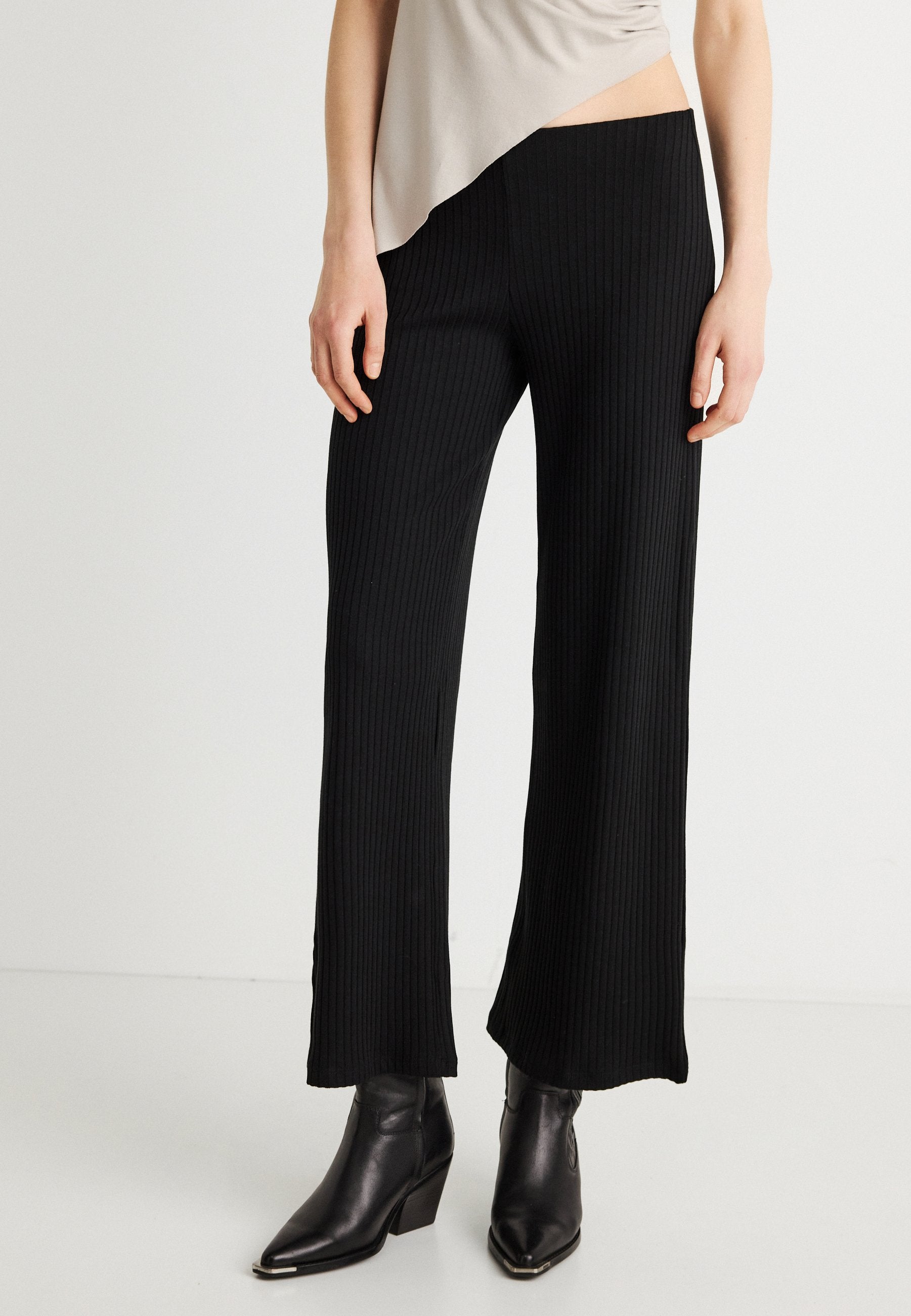 Gina Tricot TROUSERS