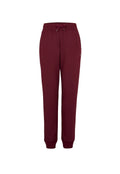 Burgunderrote Sweatpants mit elastischem Bund und verstellbarem Kordelzug. Mit umschlagenen Beinöffnungen und einem kleinen Logodetail an der Seite.