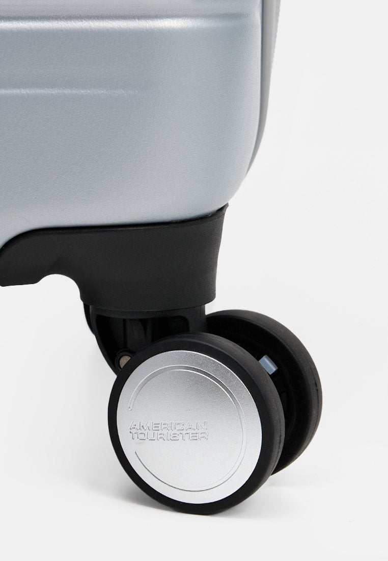American Tourister SPINNER