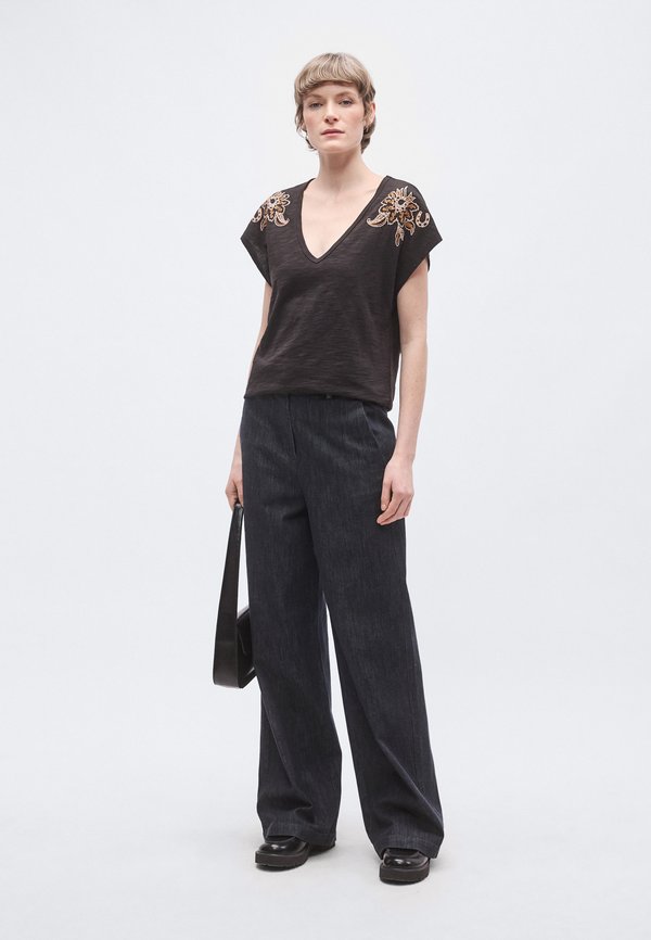 Scotch & Soda EMBROIDERED V NECK