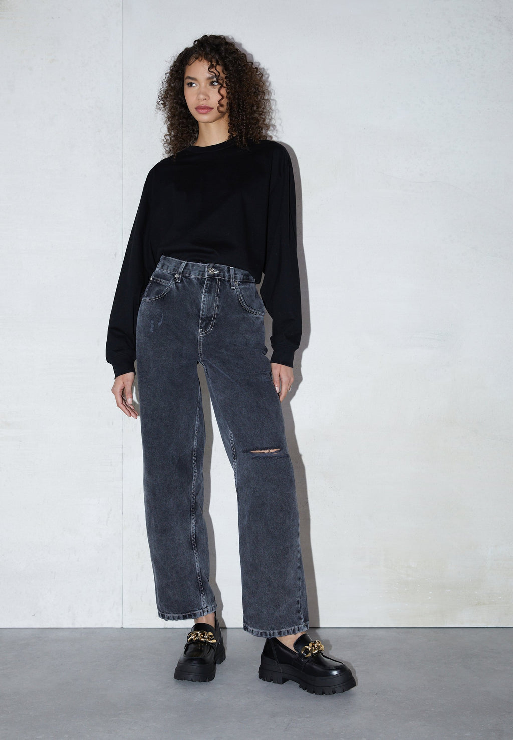 BDG Urban Outfitters WASHED RIPPED BOYFRIEND