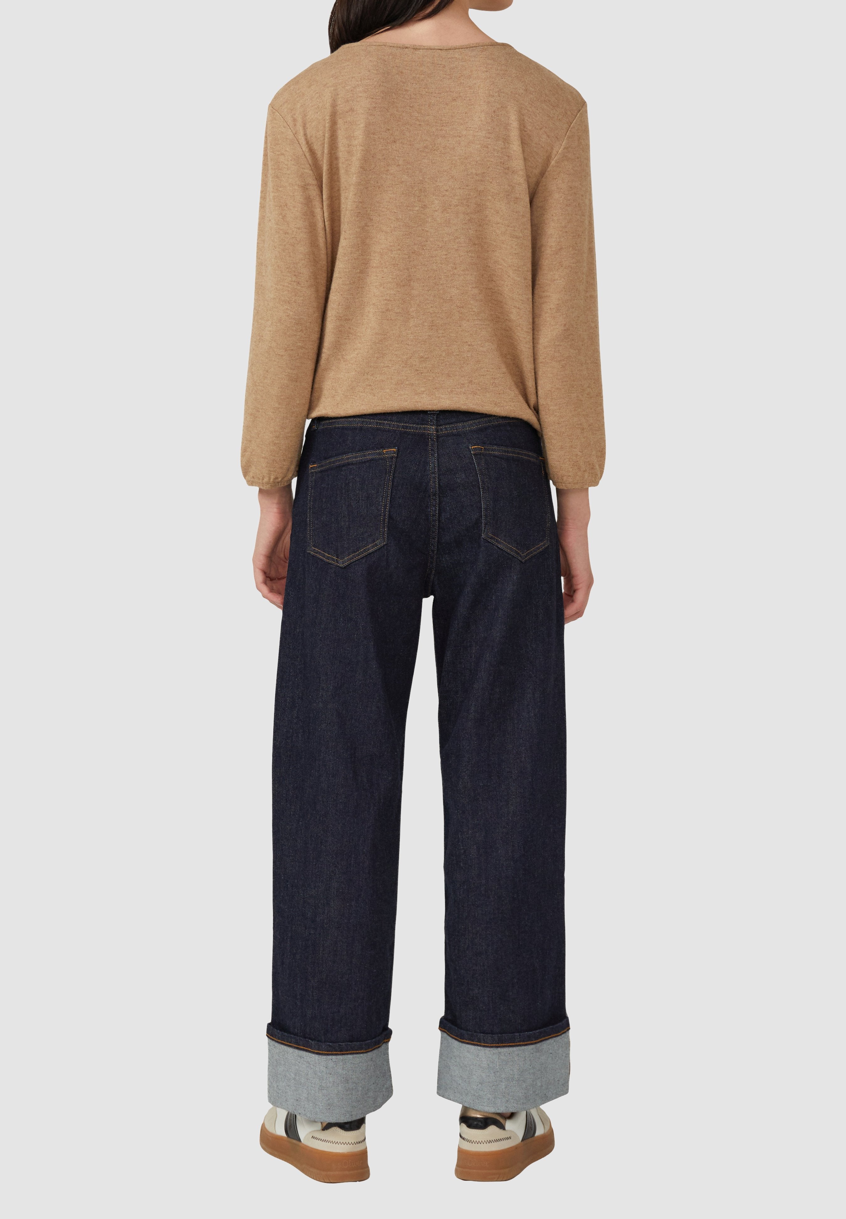 MIT V-AUSSCHNITT UND ELASTISCHEN BÜNDCHEN Media 4