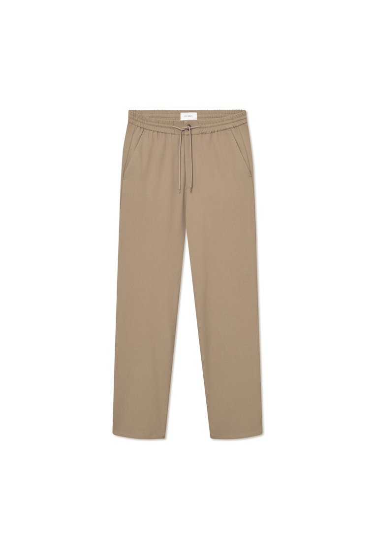 Beige Stretchhosen mit einem elastischen Bund und Kordelzug, ausgestattet mit zwei Seitentaschen und einem geraden Bein. Weiche Textur.