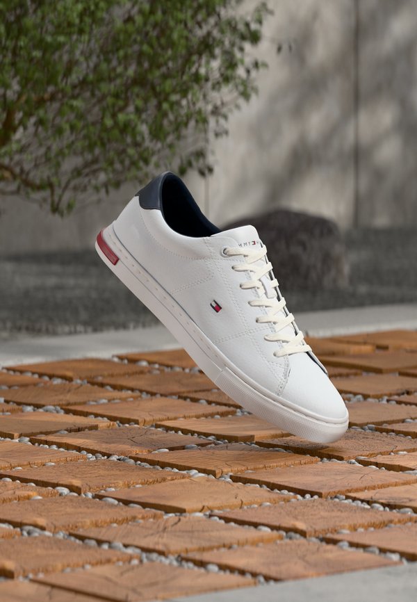 Tommy Hilfiger ESSENTIAL
