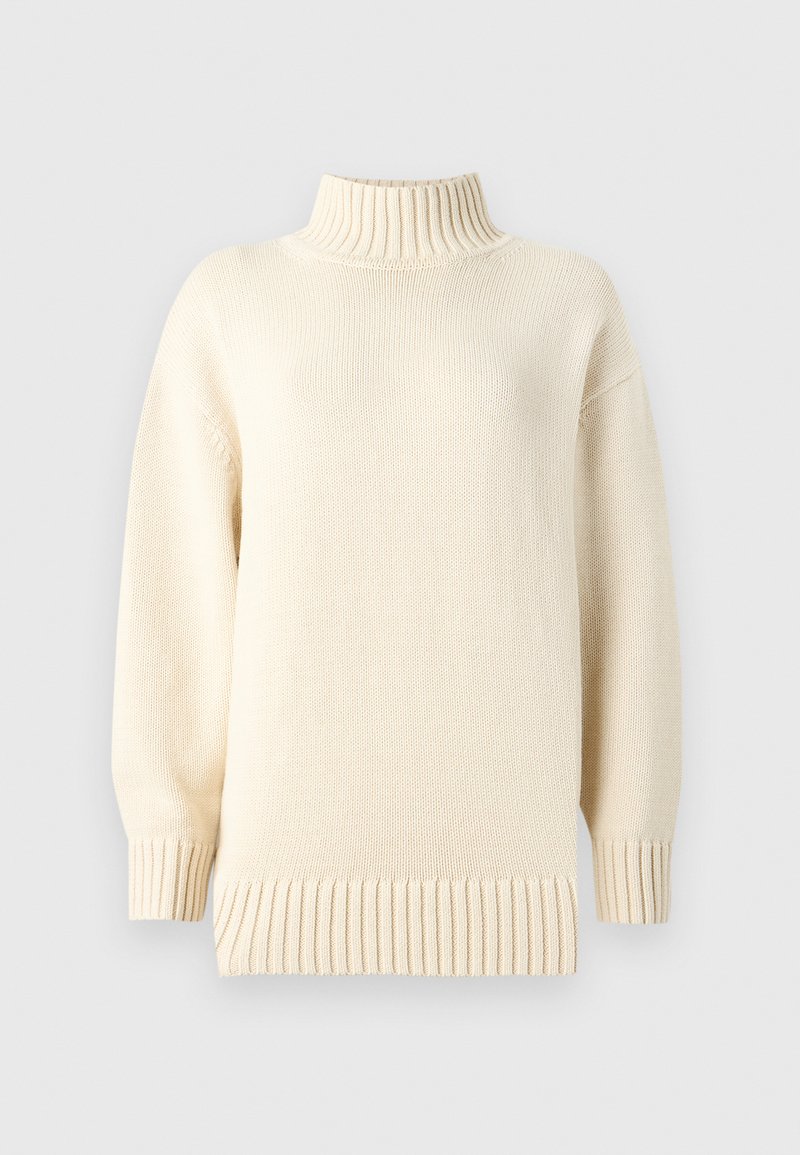 cremefarbener, gestrickter Pullover mit hohem, geripptem Stehkragen, überschnittenen Schultern sowie gerippten Bündchen und Saum. Weiche Textur und lockere Passform.