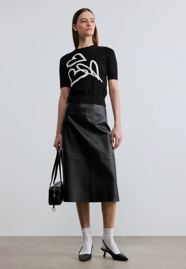 DKNY GRAFFITI HEARTS