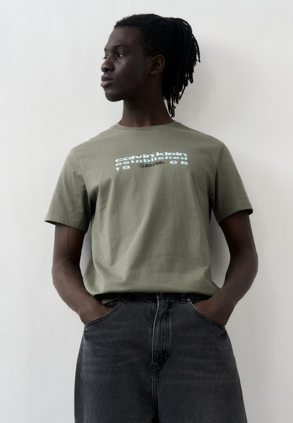 Calvin Klein Jeans FUTUR - Print T-shirt - dusty olive
