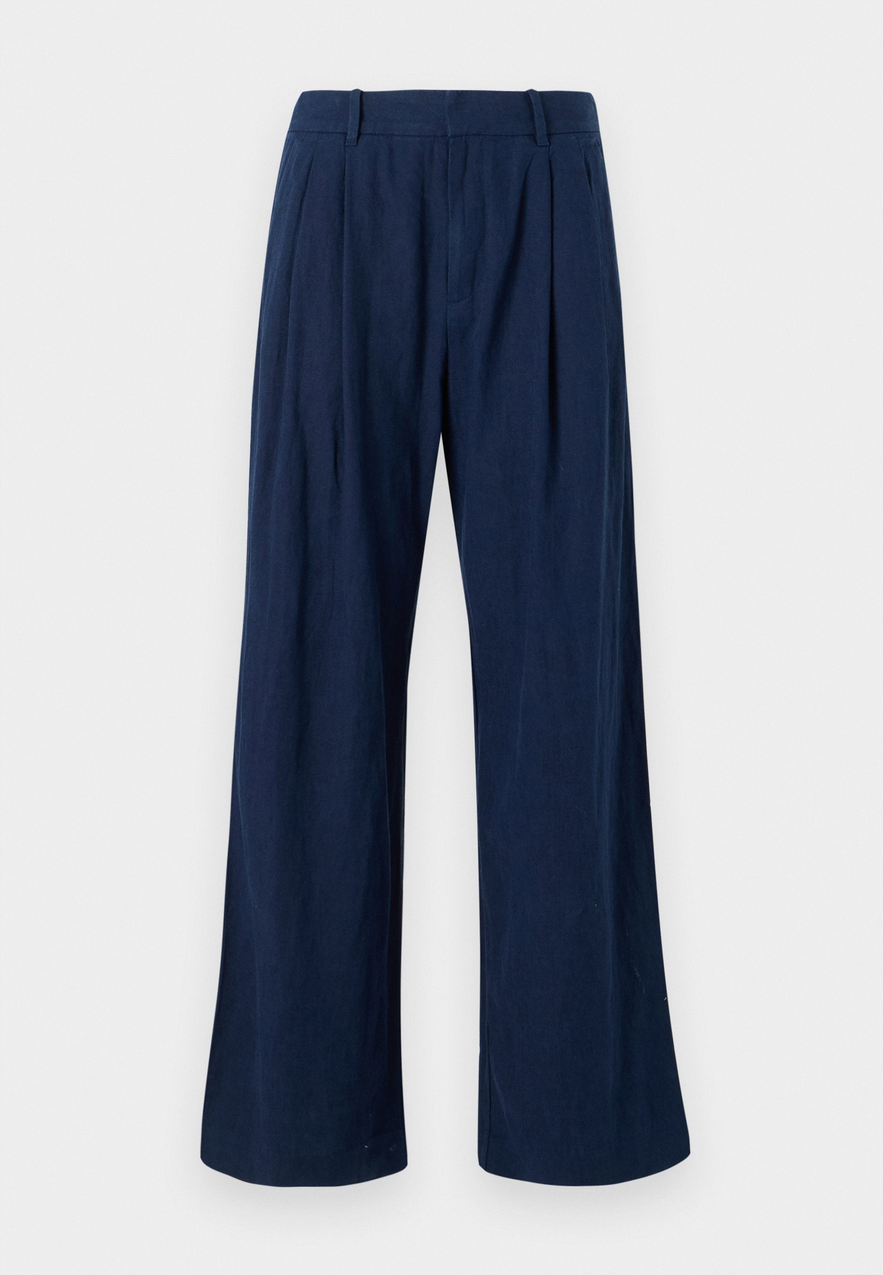Marineblaue weite Hose aus leichtem Stoff, mit hoher Taille, Falten und sauberen Nähten. Glatte Textur und taillierte Passform.