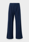 Marineblaue weite Hose aus leichtem Stoff, mit hoher Taille, Falten und sauberen Nähten. Glatte Textur und taillierte Passform.