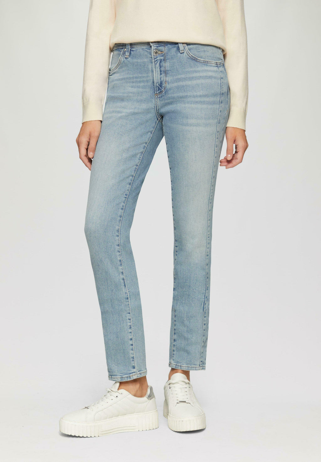 s.Oliver MID RISE LEG MIT SEITLICHEM NAHTDETAIL