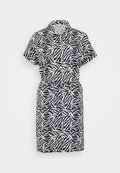 Kurzes ärmelloses Kleid in Schwarz und Weiß mit einem gewellten Zebramuster, kragenähnlichem Design und einer Kordelzügelung in der Taille für eine anpassbare Passform.
