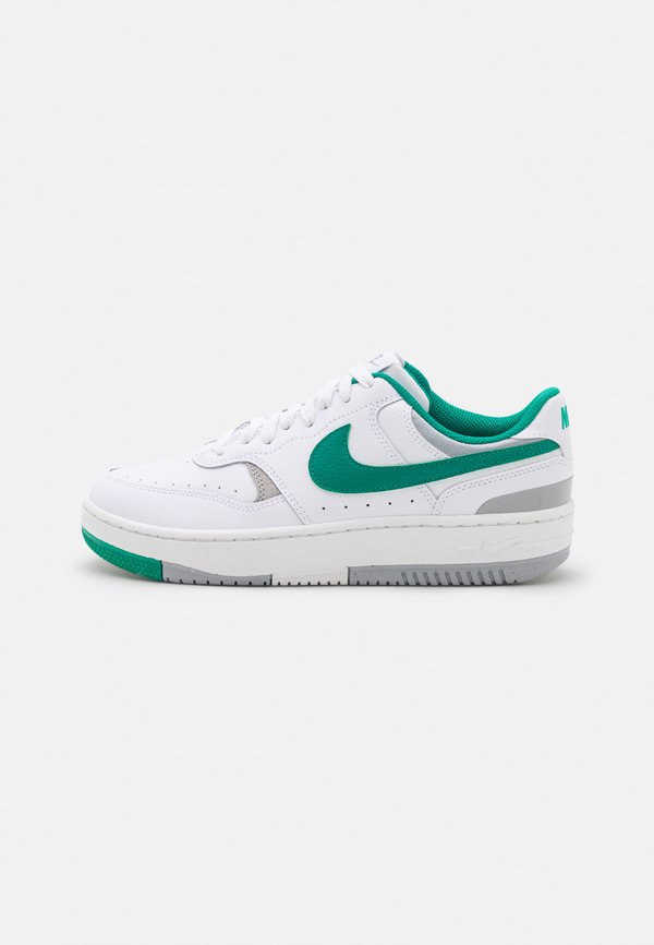 Nike Sportswear GAMMA FORCE - Trainers - white/malachite/light smoke grey/summit white
